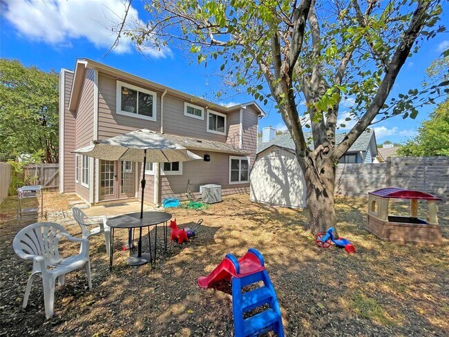 Building Photo - 2315 Claudia June Ave