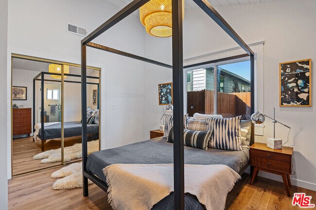 Building Photo - 2217 Scott Ave