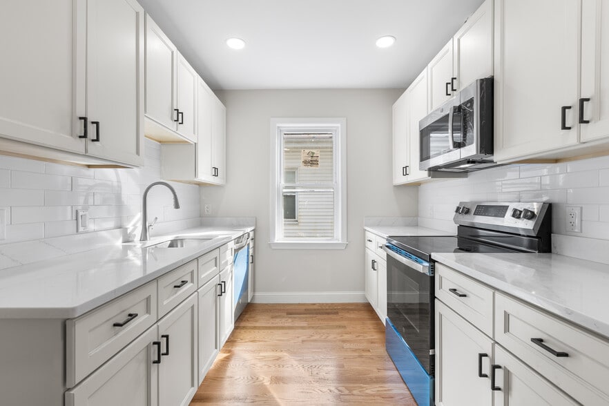 Building Photo - 322 Jefferson Ave