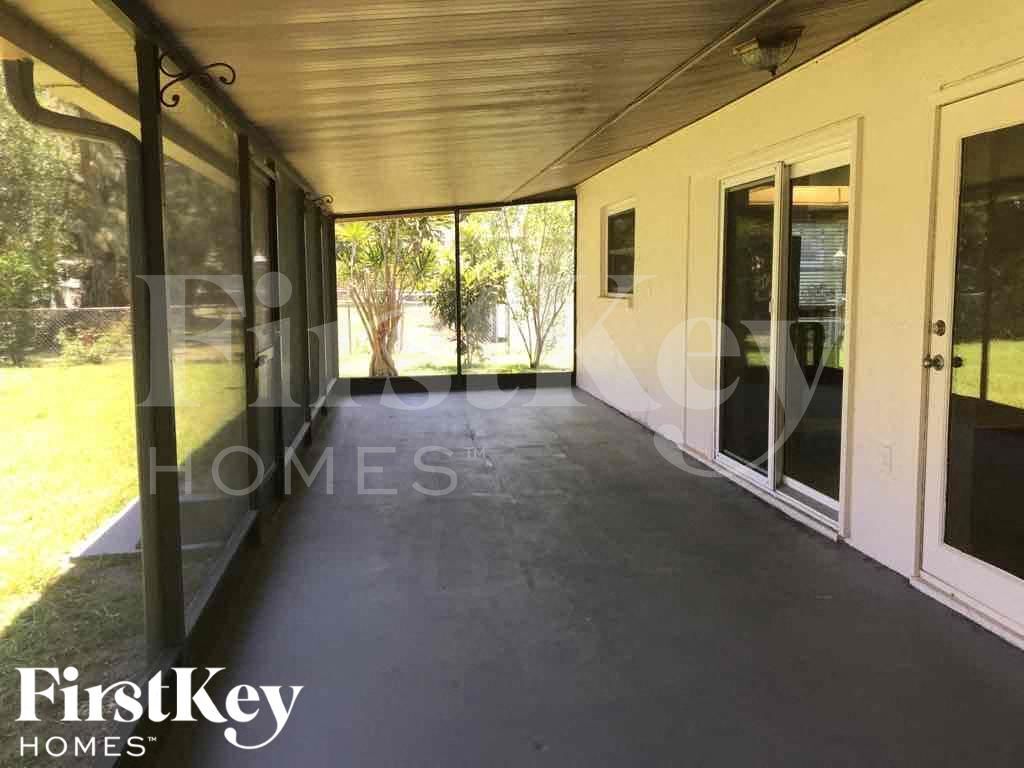 Building Photo - 833 Weeburn St