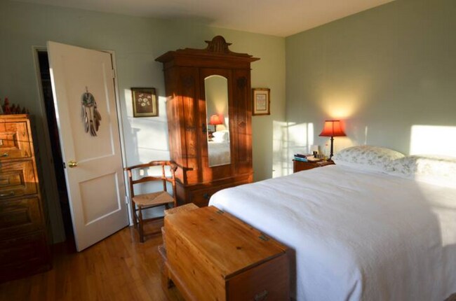 Master bedroom - 5394 Village Grn