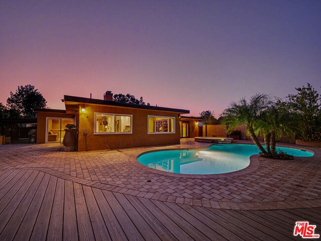 Building Photo - 3106 Voltaire Dr