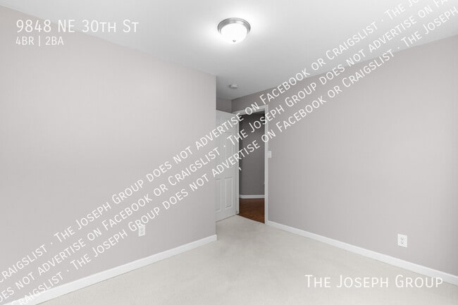 Building Photo - 9848 NE 30th St