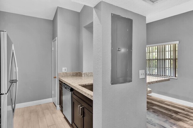 Building Photo - 2890 N Oakland Forest Dr