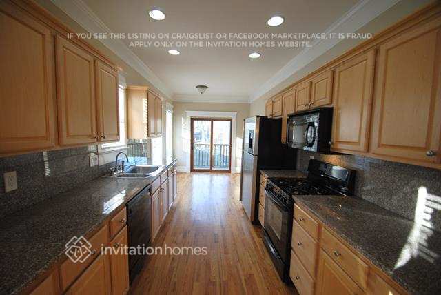 Building Photo - 2170 Memorial Dr SE