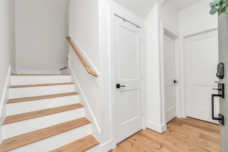 Front Door Entry/Garage Entry - 1815 Elite Dr