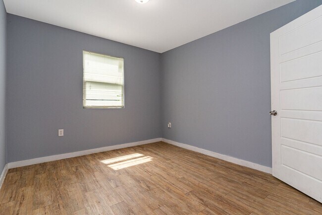 Building Photo - 4621 Owenwood Ave