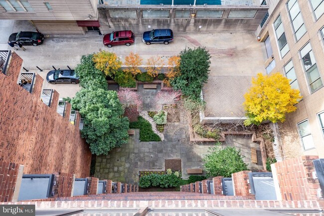 Building Photo - 2 bedroom 2 bath WITH PARKING