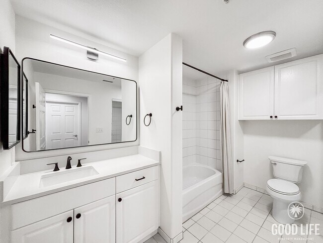 Building Photo - Beautiful 1BD/1BA Condo in Little Italy W/ A/C, W/D, Private Balcony, Reserved Parking, and Rooft...