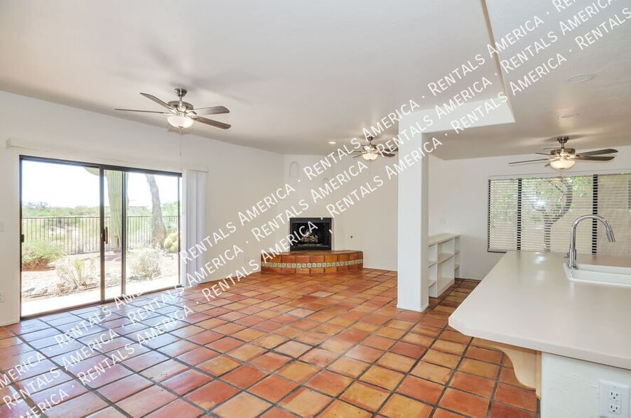 Building Photo - 1150 W Masters Cir