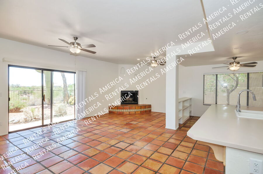 Building Photo - 1150 W Masters Cir