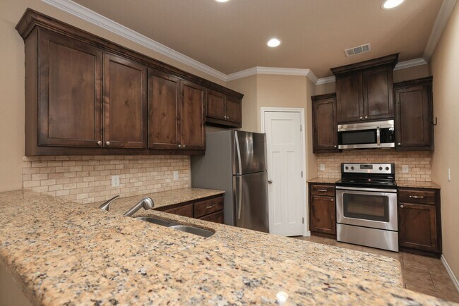 Building Photo - 3110 Claremont Dr