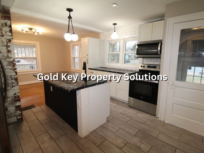 Building Photo - Attractive 2 BR 1 BA House with 2-Car Garage and Covered Porch (NO SECTION 8)