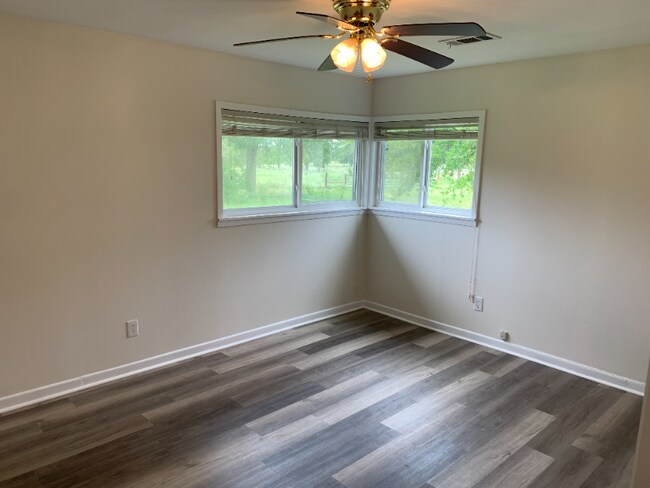 Building Photo - 4296 TX-304