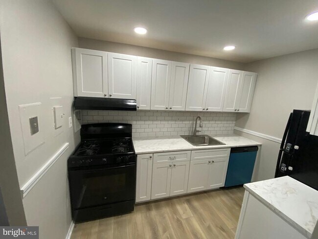 Building Photo - 5532 Karen Elaine Dr