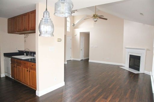 Building Photo - Beautiful Home with Spacious Open Floor Plan