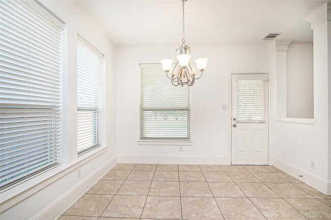 Building Photo - 8127 Caroline Ridge Dr