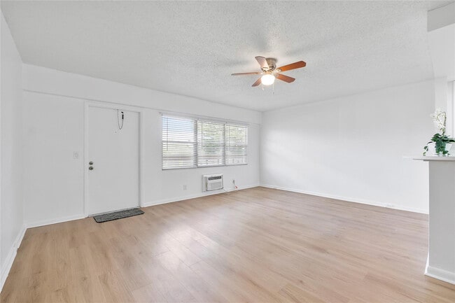 Building Photo - 457 Mansfield I
