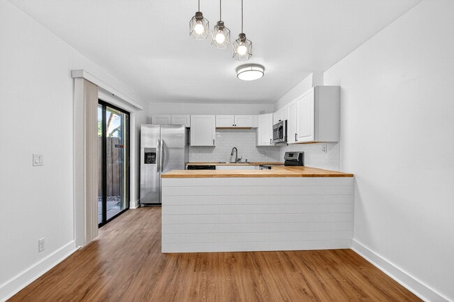 Building Photo - 198 Lake Arbor Dr