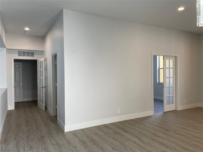 Building Photo - 4293 Laurel Ridge Cir