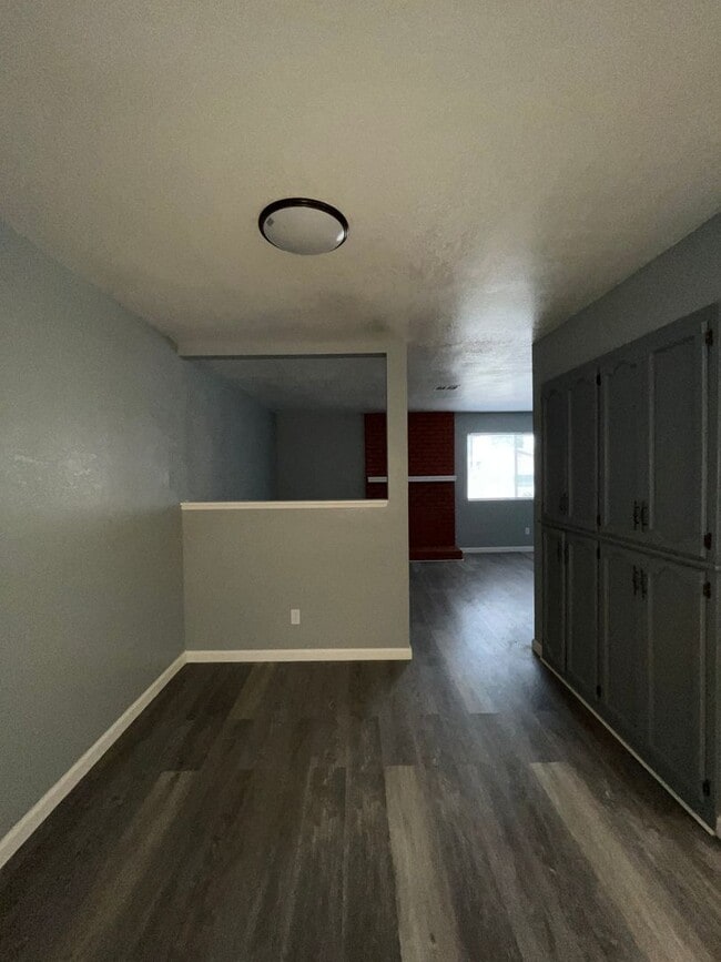 Building Photo - 3208