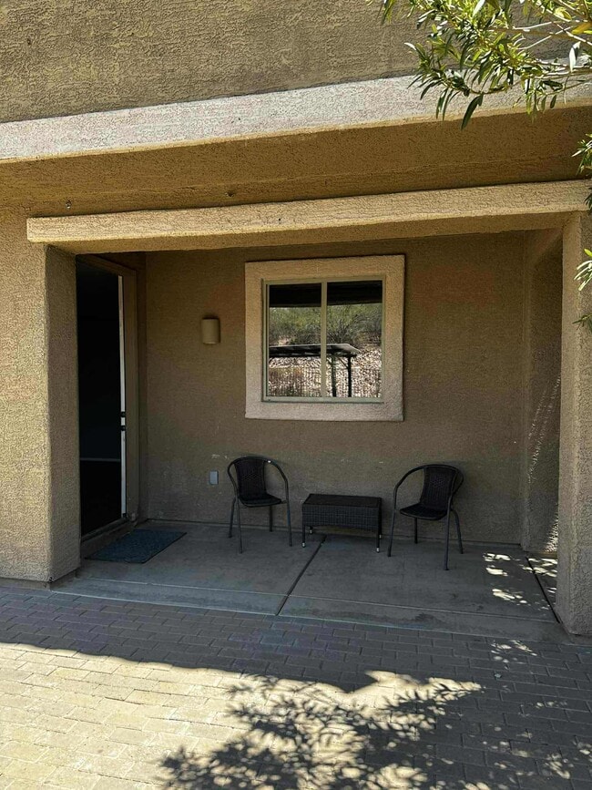 Building Photo - 1120 E Mt Shibell Dr
