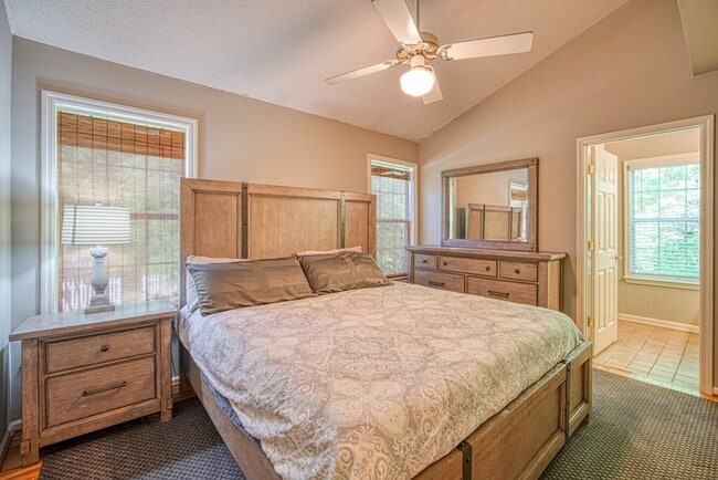 Building Photo - Adorable 2 BR, 2 BA Home - Greater North Main Area, Greenville