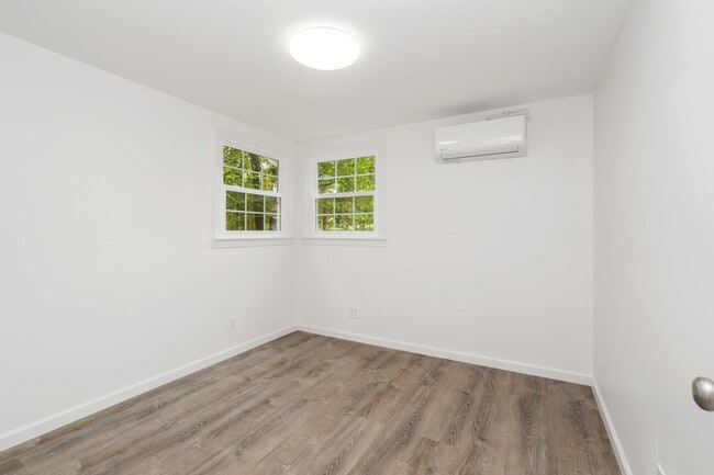 Building Photo - 60 Ellison Rd