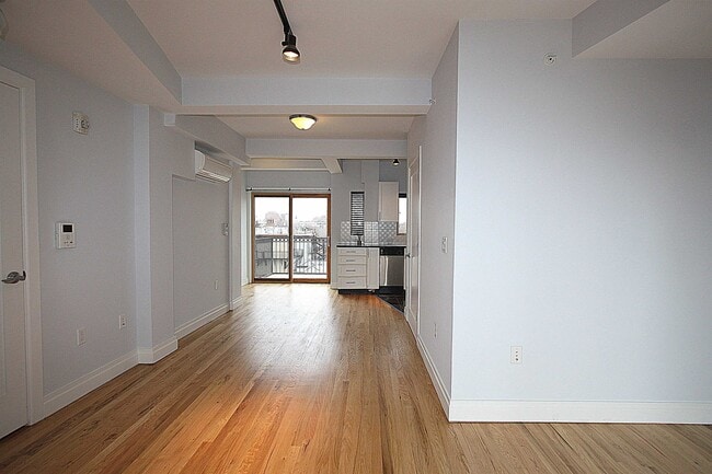 Building Photo - 338 Grove St
