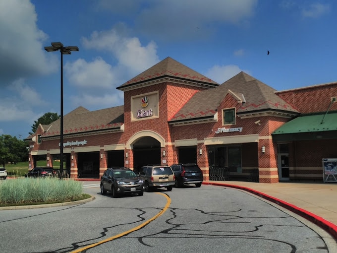 Giant Grocery - 5801 Clipper Ln