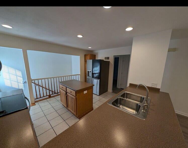 Building Photo - 525 Marie Ln