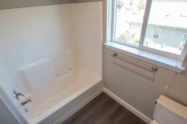 Building Photo - MOVE IN SPECIAL!!! $500 OFF FIRST MONTH'S ...