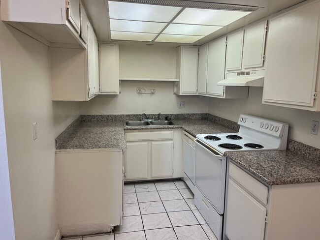 Building Photo - 2710 Eldora Cir