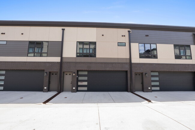Building Photo - 2805 S Terry Ave