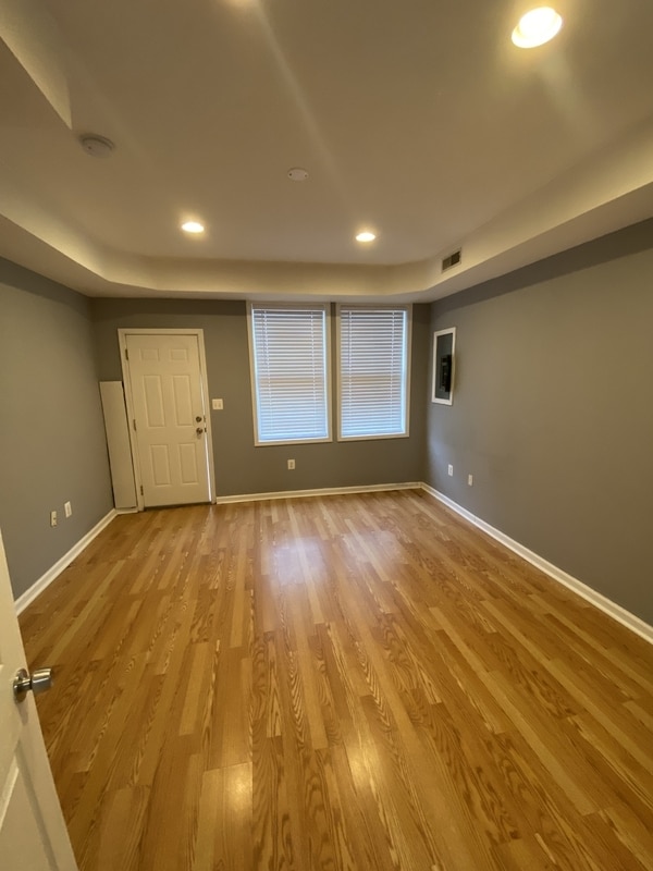 Building Photo - 1600 Light St