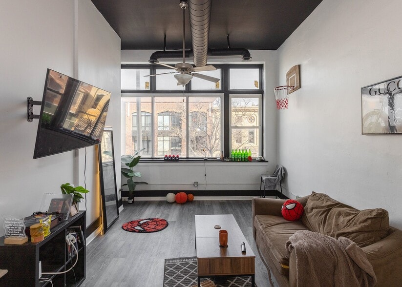 Building Photo - 1606 2nd Ave