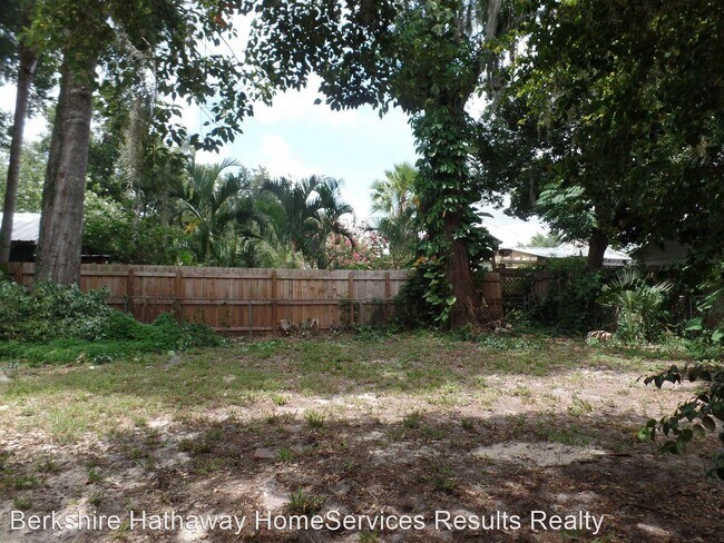 Building Photo - 2 br, 1.5 bath House - 211 E. Kaley Street