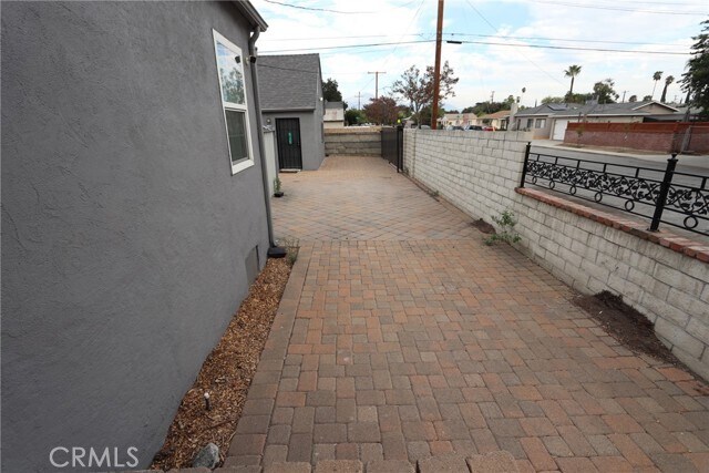 Building Photo - 2905 N Sierra Way