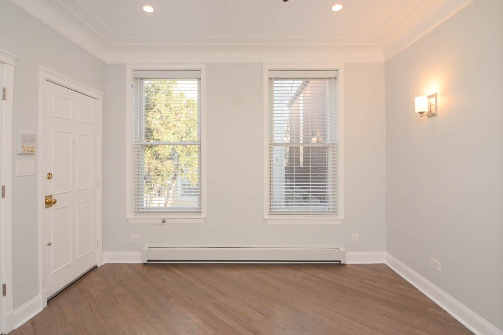 Building Photo - 3144 N Oakley Ave