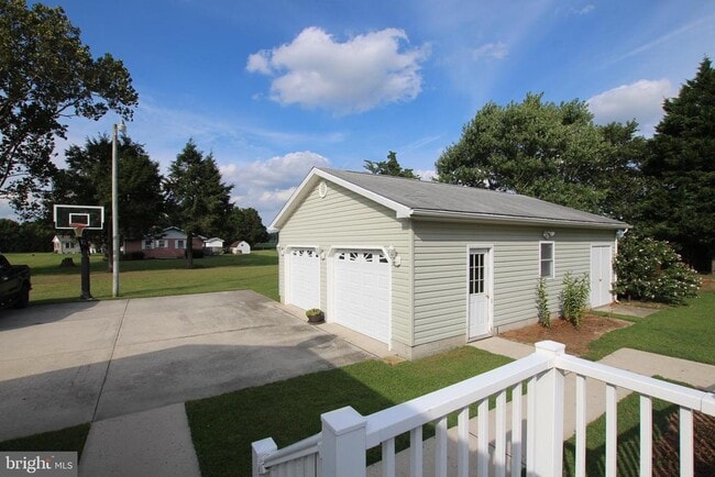 Building Photo - 26499 Hollyville Rd