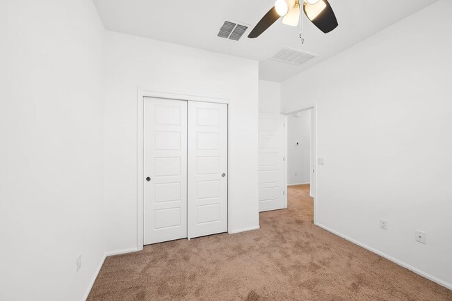 Building Photo - 6321 S Crescent Peak Dr