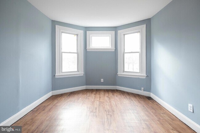 Building Photo - 851 S 57th St