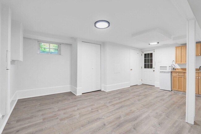 Building Photo - 4306 Alton Pl NW