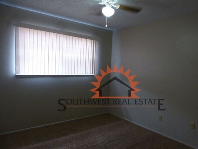 Building Photo - Cute 3 bedroom 1 bath one car garage