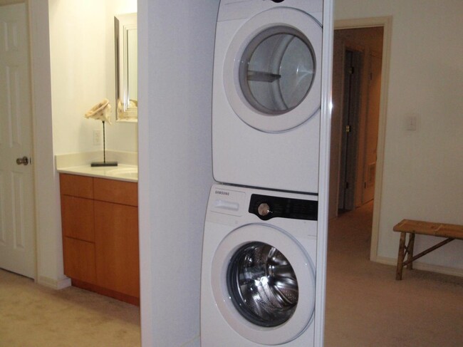 Full Size Washer/Dryer - 304 28th St