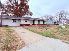 Building Photo - Lovely & Spacious 4-Bed, 2-Bath Single-Family Home Near Everything You Need