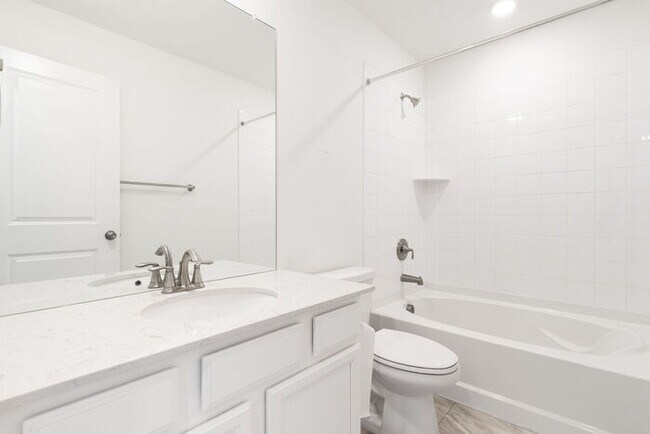 Building Photo - Charming 3 beds 2 baths in Commerce City! ...