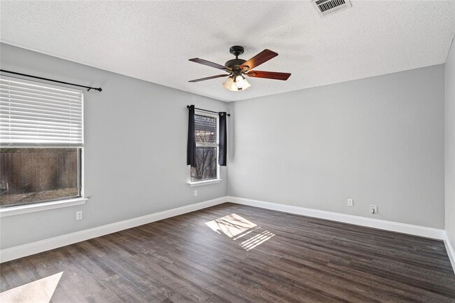 Building Photo - 16207 Parkway Dr