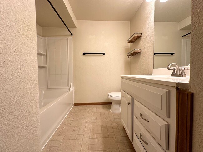 Building Photo - Ideal 2 Bedroom 2 Bathroom Lower Level Unit - Backs to Beautiful Greenspace!