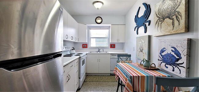 Building Photo - 403 32nd St